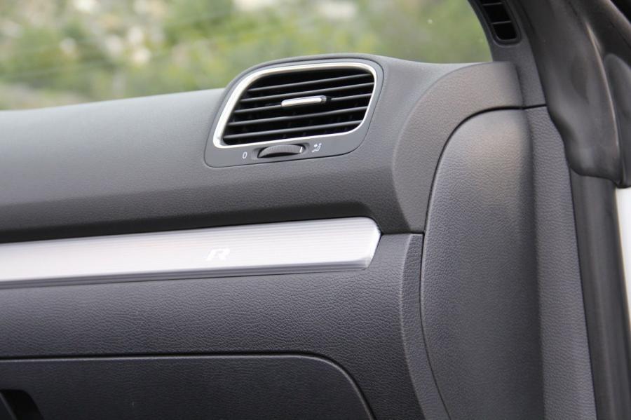  Volkswagen Golf R White Cabriolet 2013 года  (фото 7 из 45)